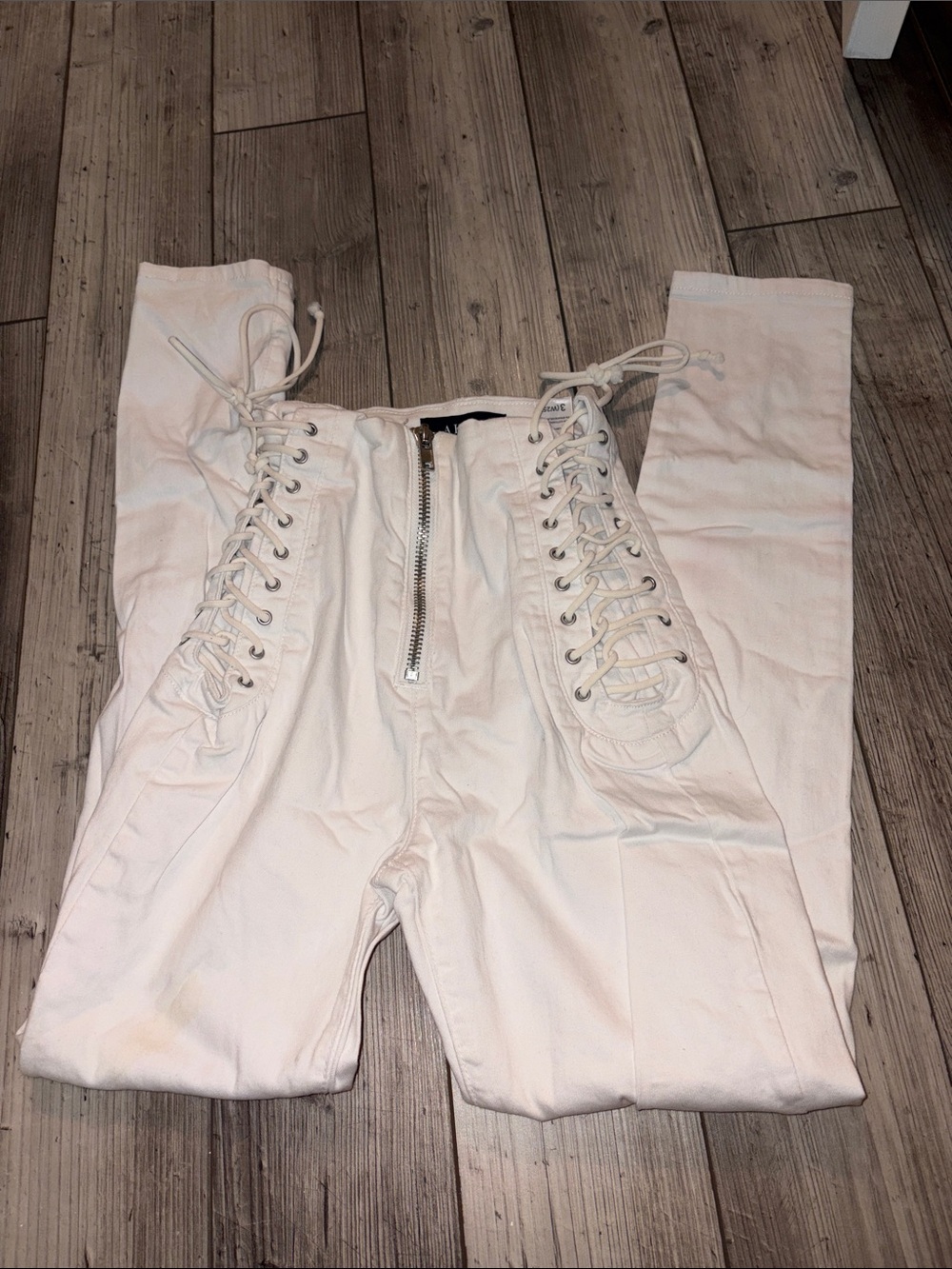 NWOT women’s Akira white skinny jeans, high-rise